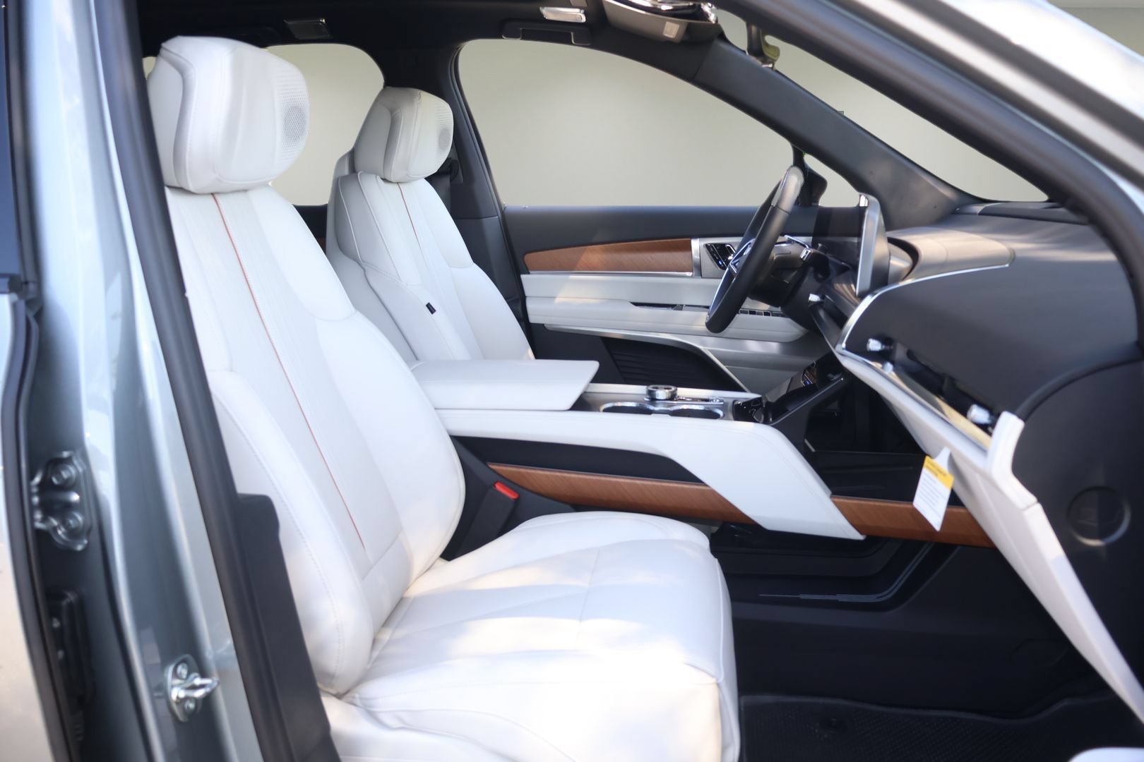 New 2026 Cadillac Vistiq Luxury AWD/4WD image 18