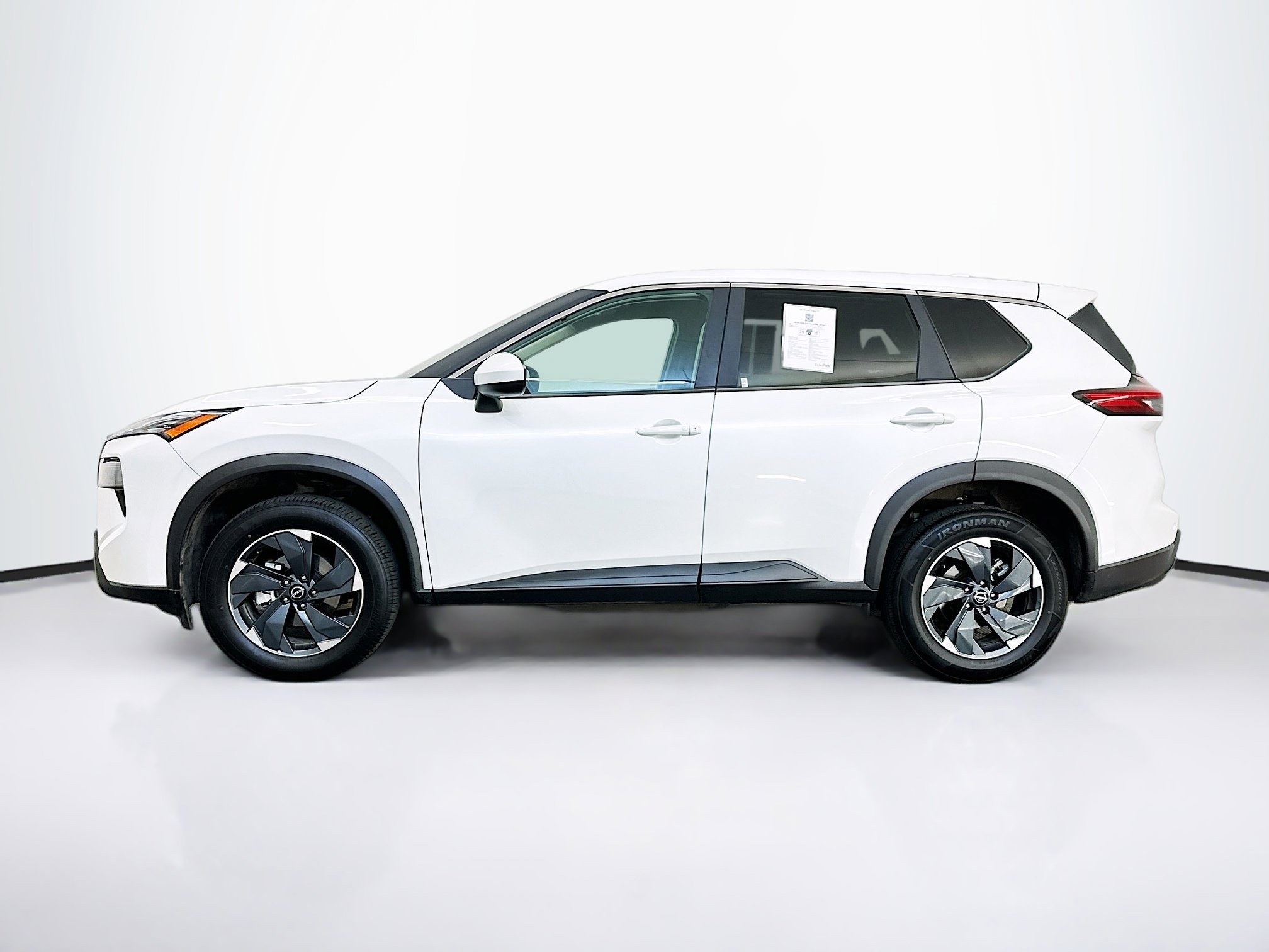 Used 2025 Nissan Rogue SV image 4