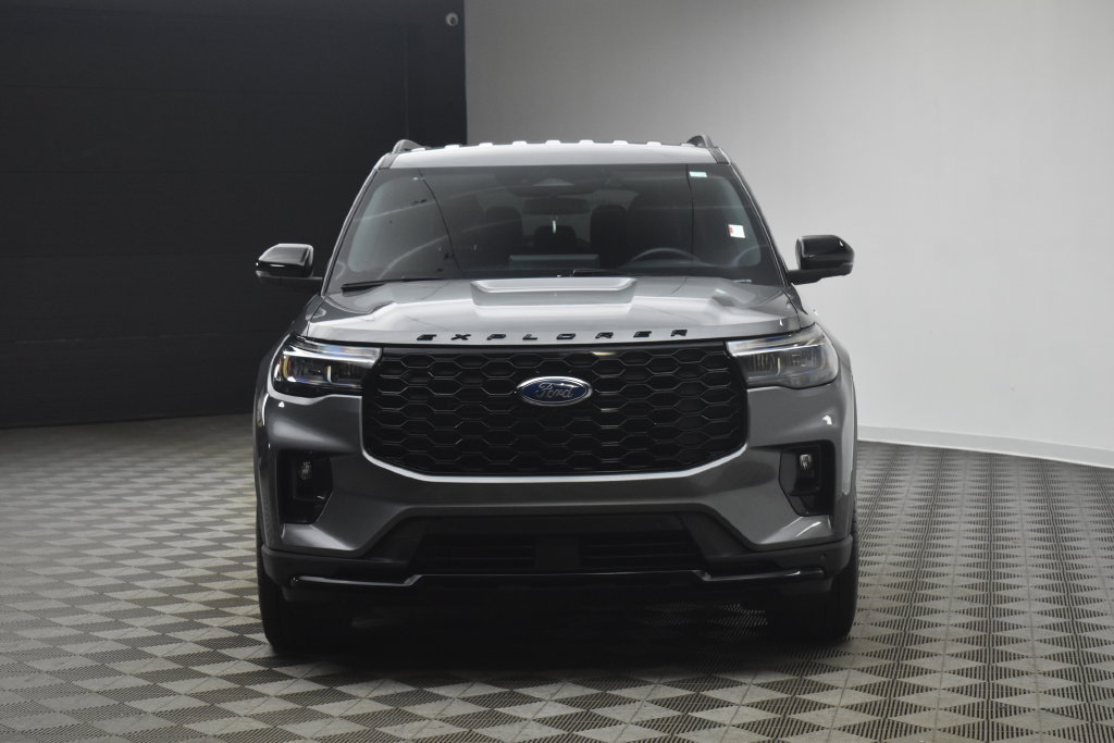 Used 2025 Ford Explorer ST-Line w/ ST-Line Street Pack AWD/4WD image 17