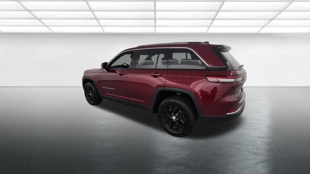 Used 2023 Jeep Grand Cherokee Limited AWD/4WD image 6