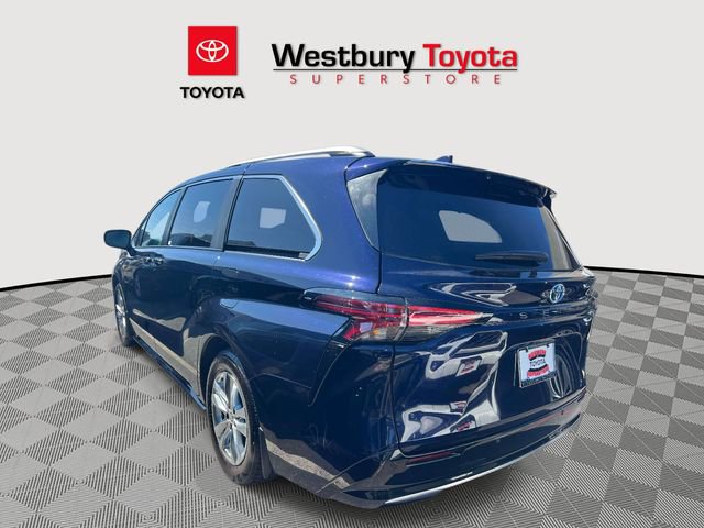 Certified 2025 Toyota Sienna Limited image 6