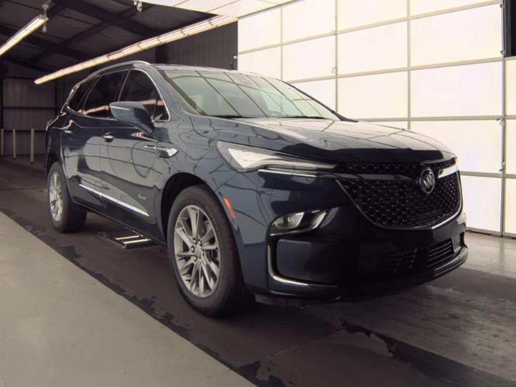 Used 2023 Buick Enclave Avenir image 4