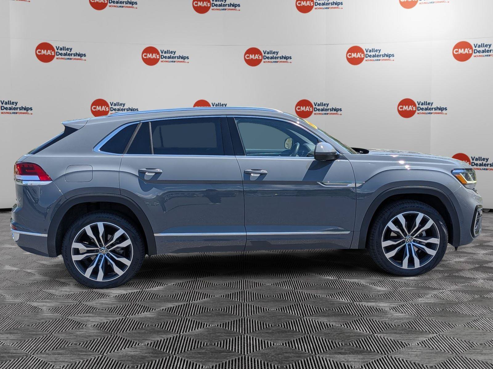 Used 2023 Volkswagen Atlas Cross Sport SEL Premium R-Line AWD/4WD image 4