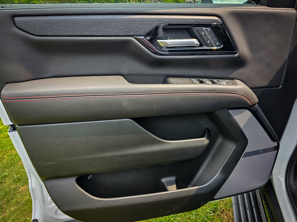 New 2026 GMC Yukon XL AT4 Ultimate w/ LPO, Floor Liner Package AWD/4WD image 11