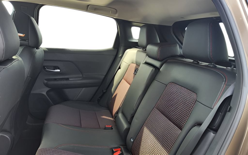 New 2026 Nissan Kicks SR w/ SR Premium Package FWD image 28