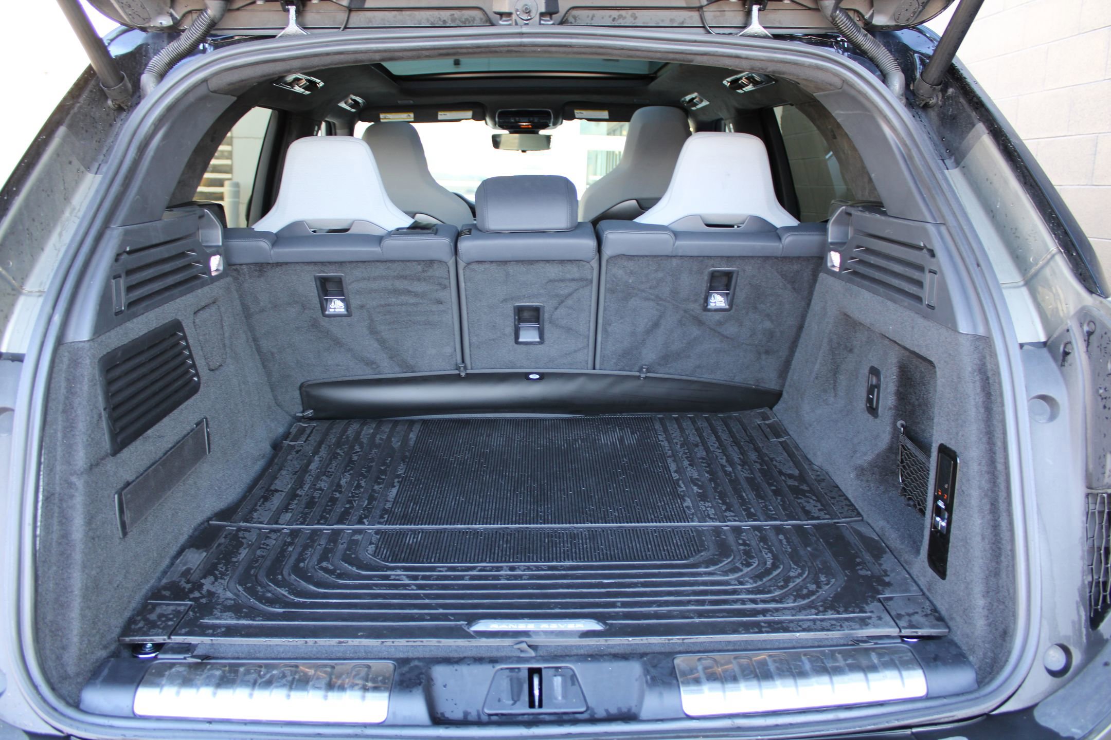 Used 2024 Land Rover Range Rover Sport SV Edition One Carbon Bronze image 25