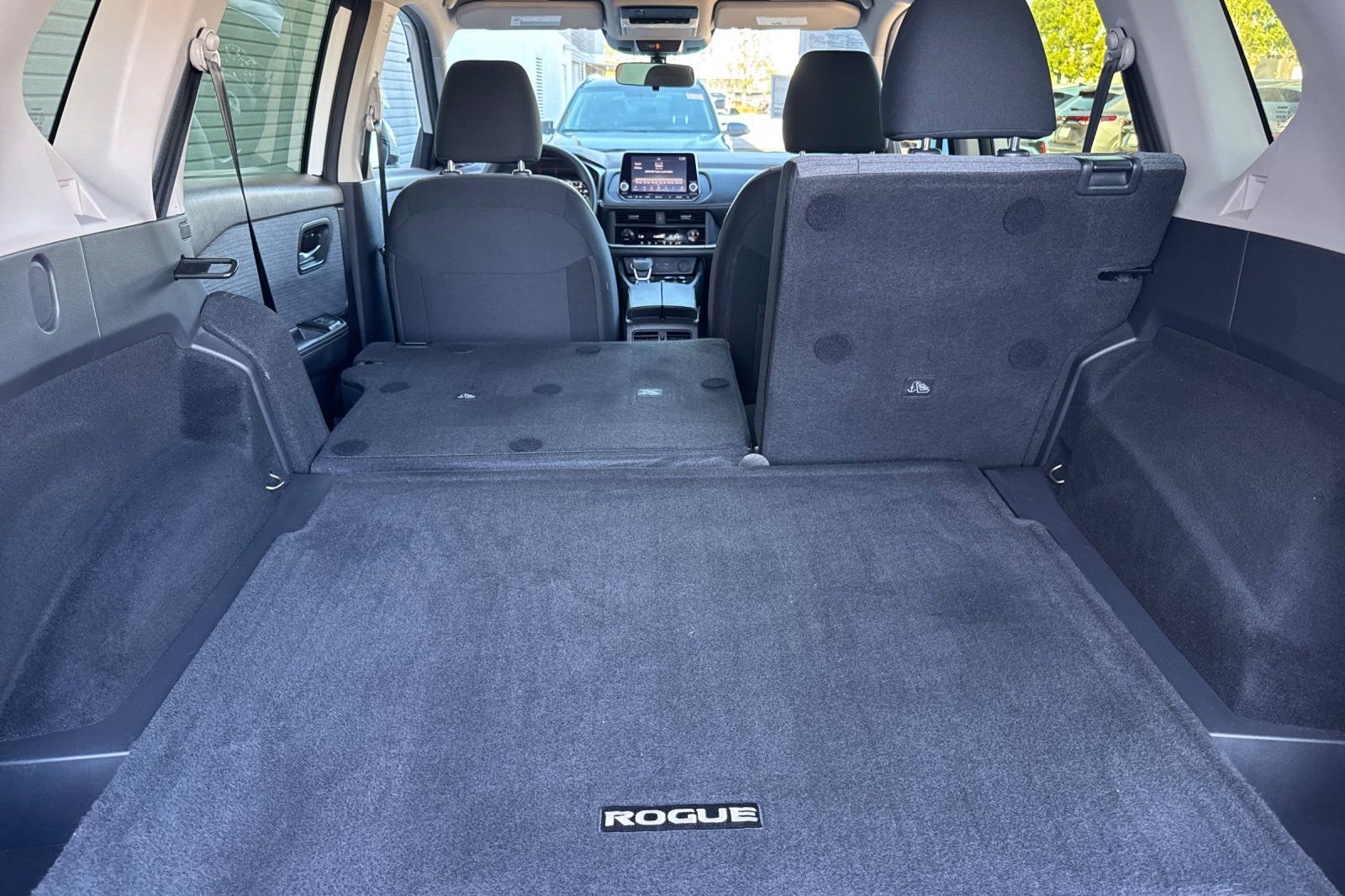 Used 2023 Nissan Rogue SV image 14