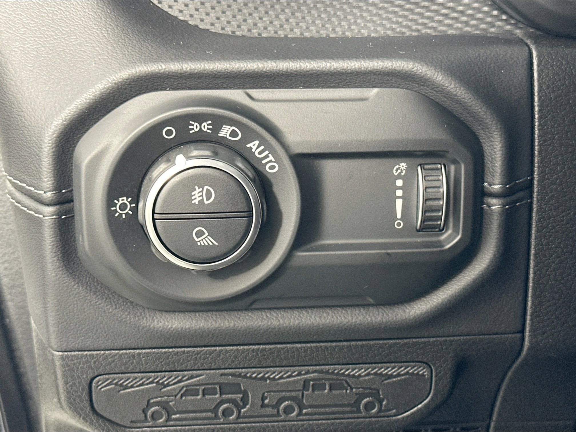 Used 2024 Jeep Gladiator Mojave w/ Convenience Group image 10