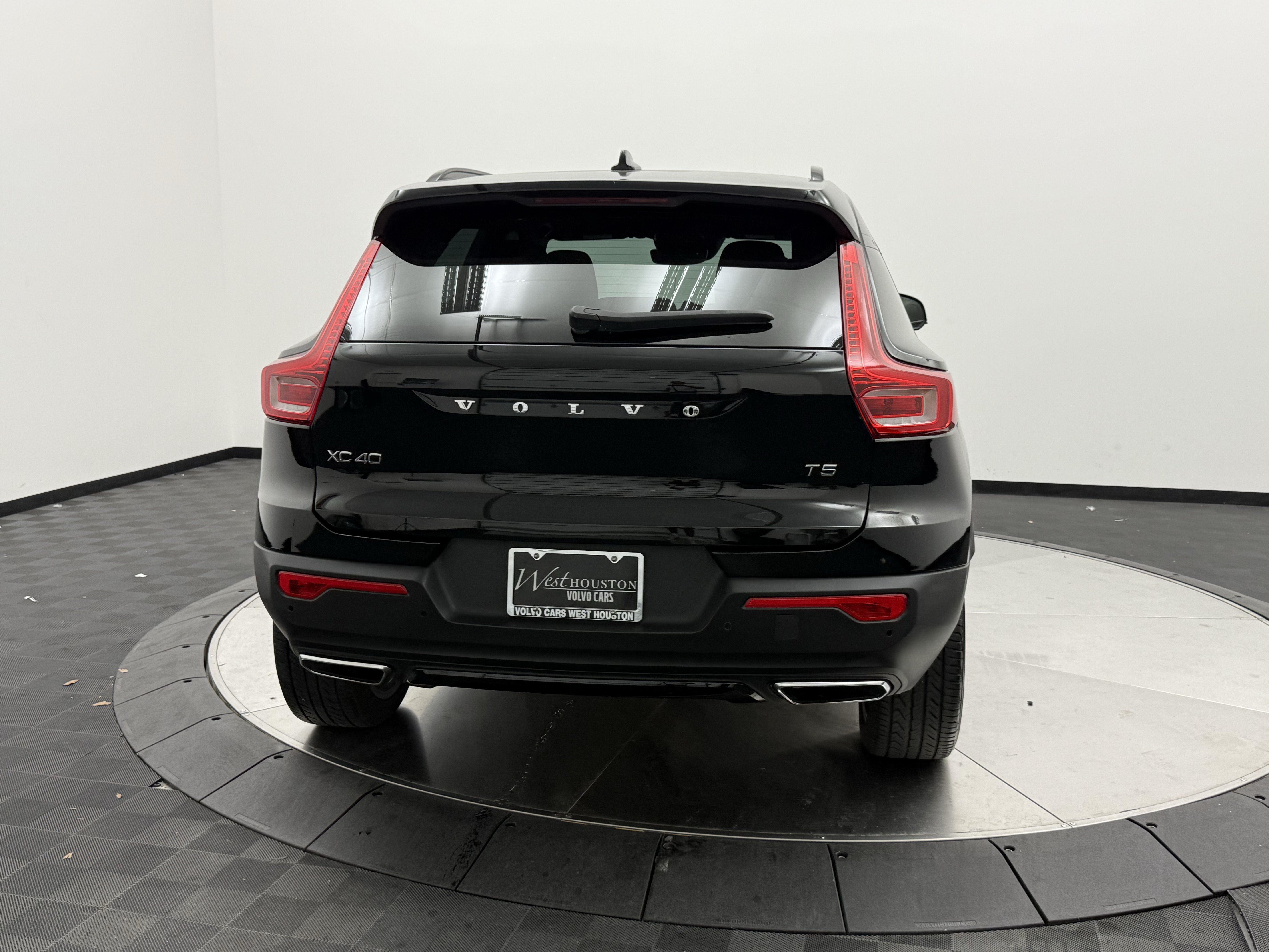 Used 2019 Volvo XC40 T5 R-Design AWD/4WD image 7