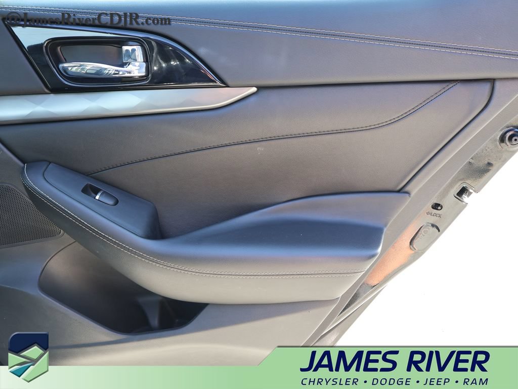 Used 2020 Nissan Maxima 3.5 SV w/ Floor Mat Group FWD image 11