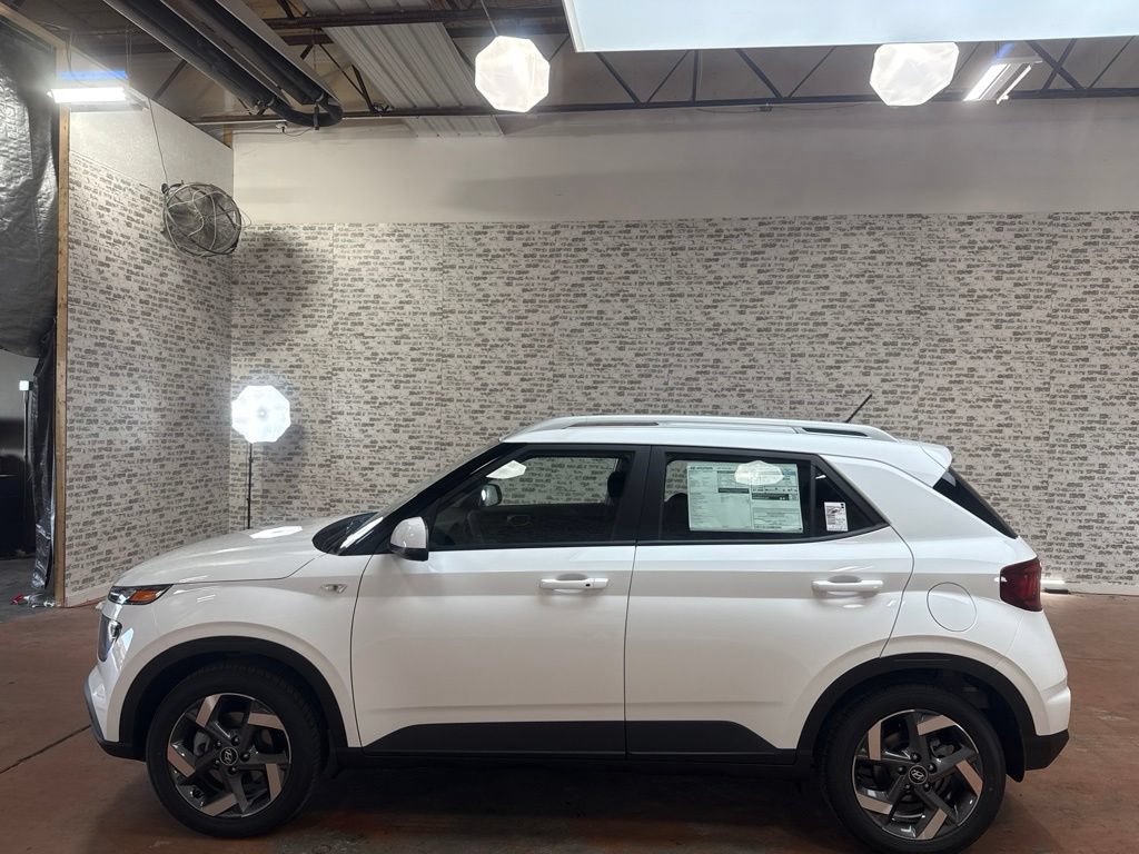 New 2026 Hyundai Venue SEL FWD image 4