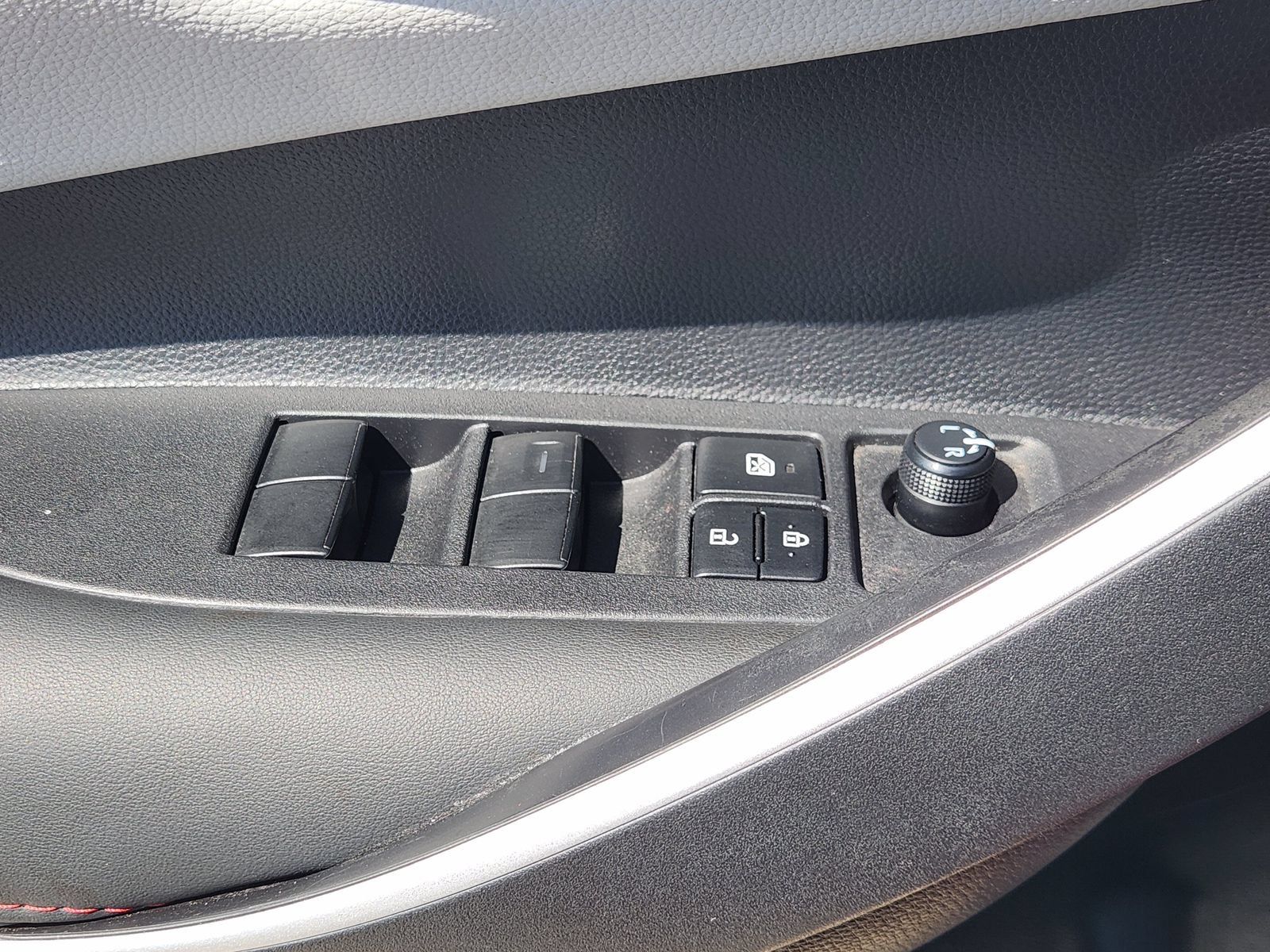 Used 2025 Toyota Corolla SE FWD image 28