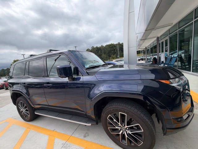 Used 2025 Lexus GX 550 w/ Accessory Package (2T) AWD/4WD image 8