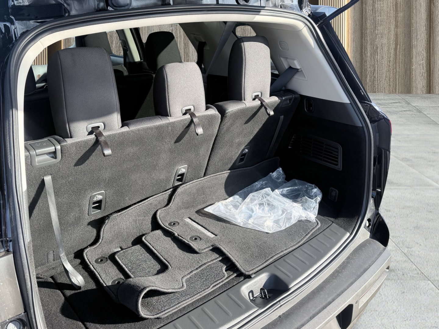 Used 2025 Nissan Pathfinder S image 12