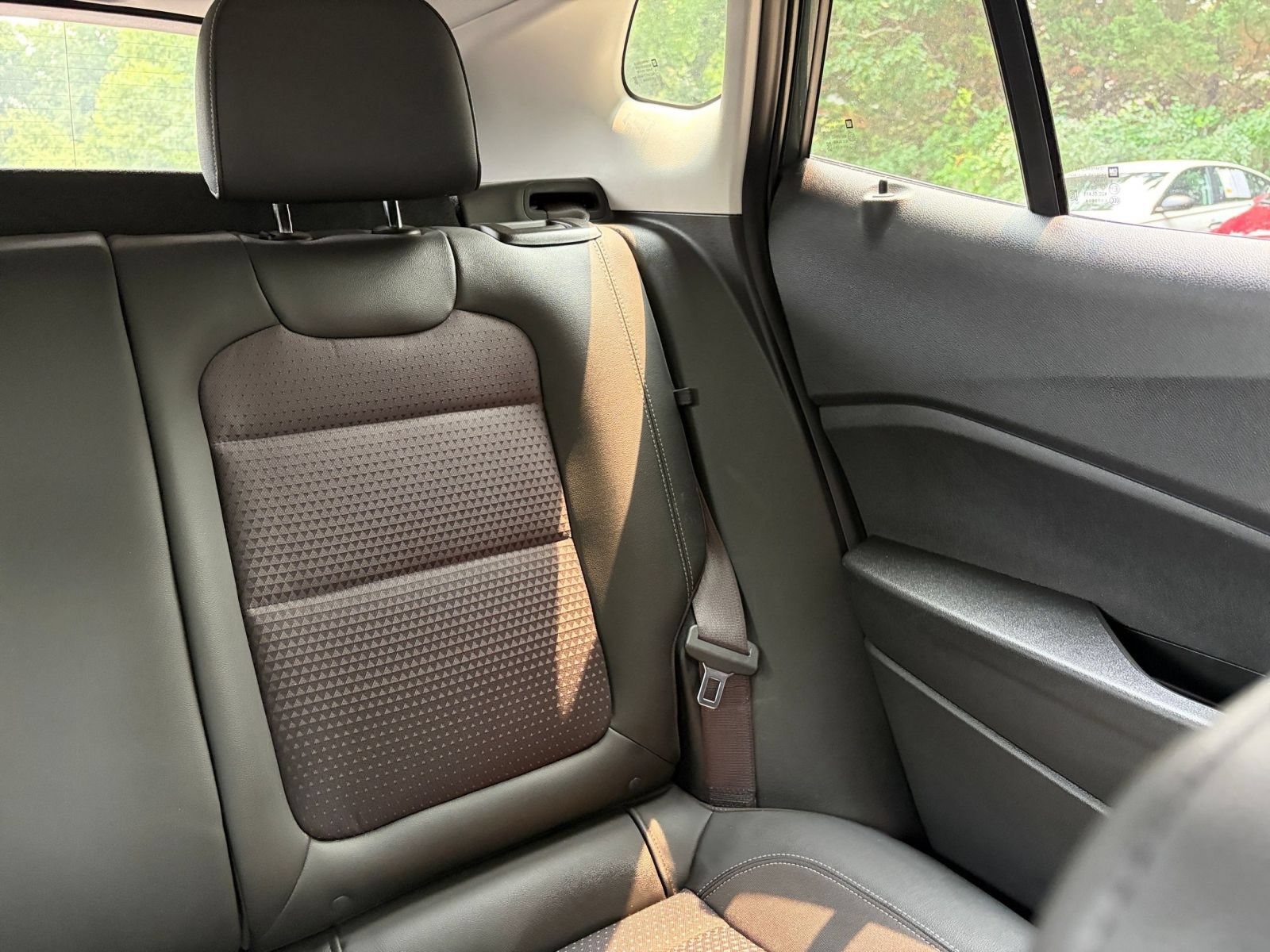 Used 2025 Chevrolet Trax LT FWD image 36
