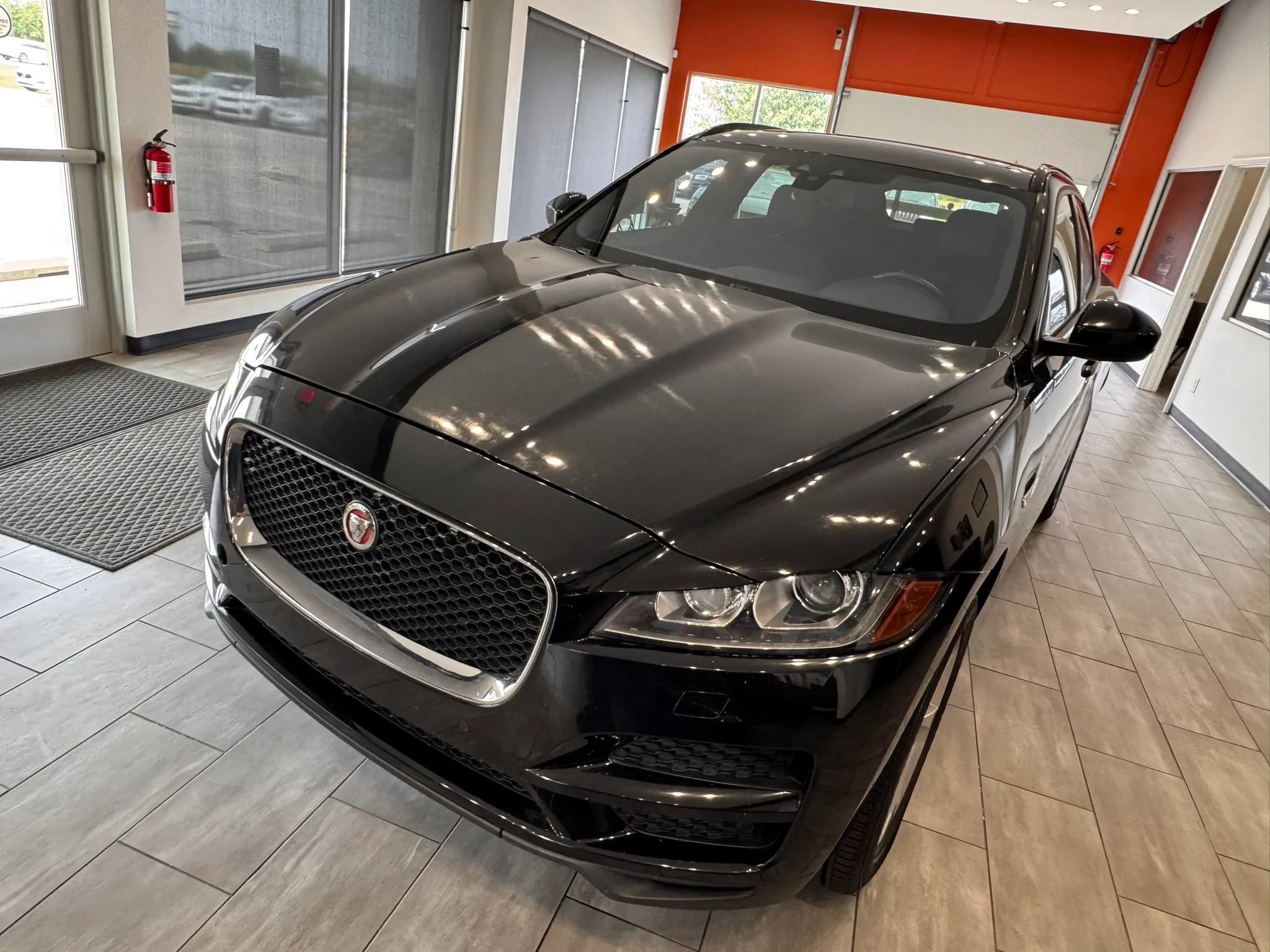 Used 2017 Jaguar F-PACE Premium AWD/4WD image 5