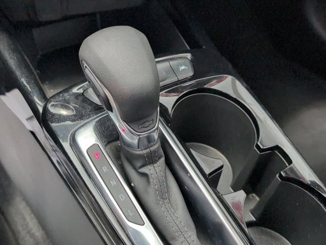 Used 2025 Chevrolet Trax LT w/ LT Convenience Package FWD image 19