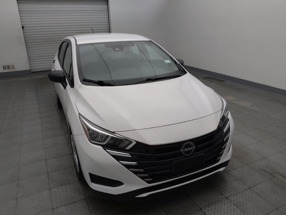 Used 2023 Nissan Versa S FWD image 14