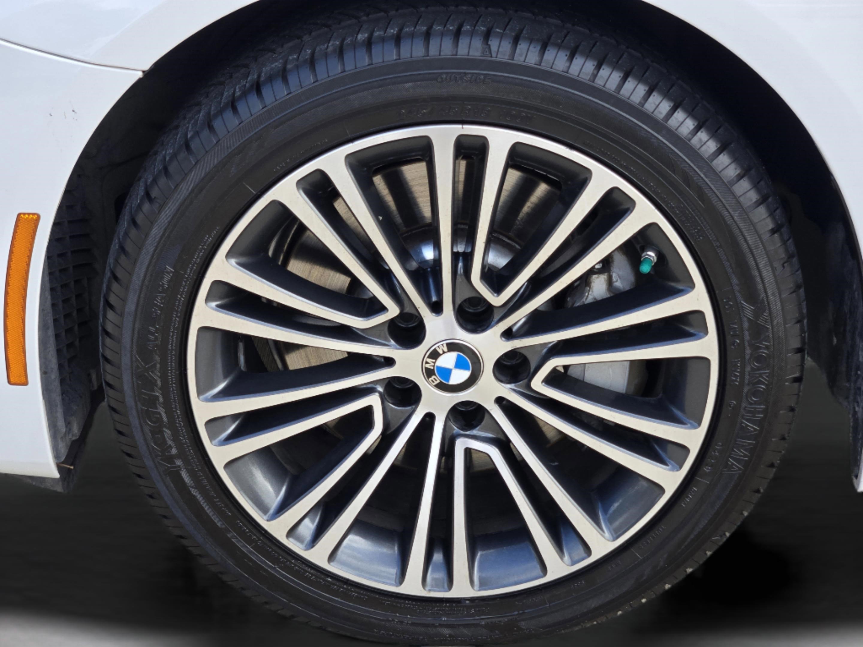 Used 2020 BMW 530i w/ Convenience Package RWD image 33