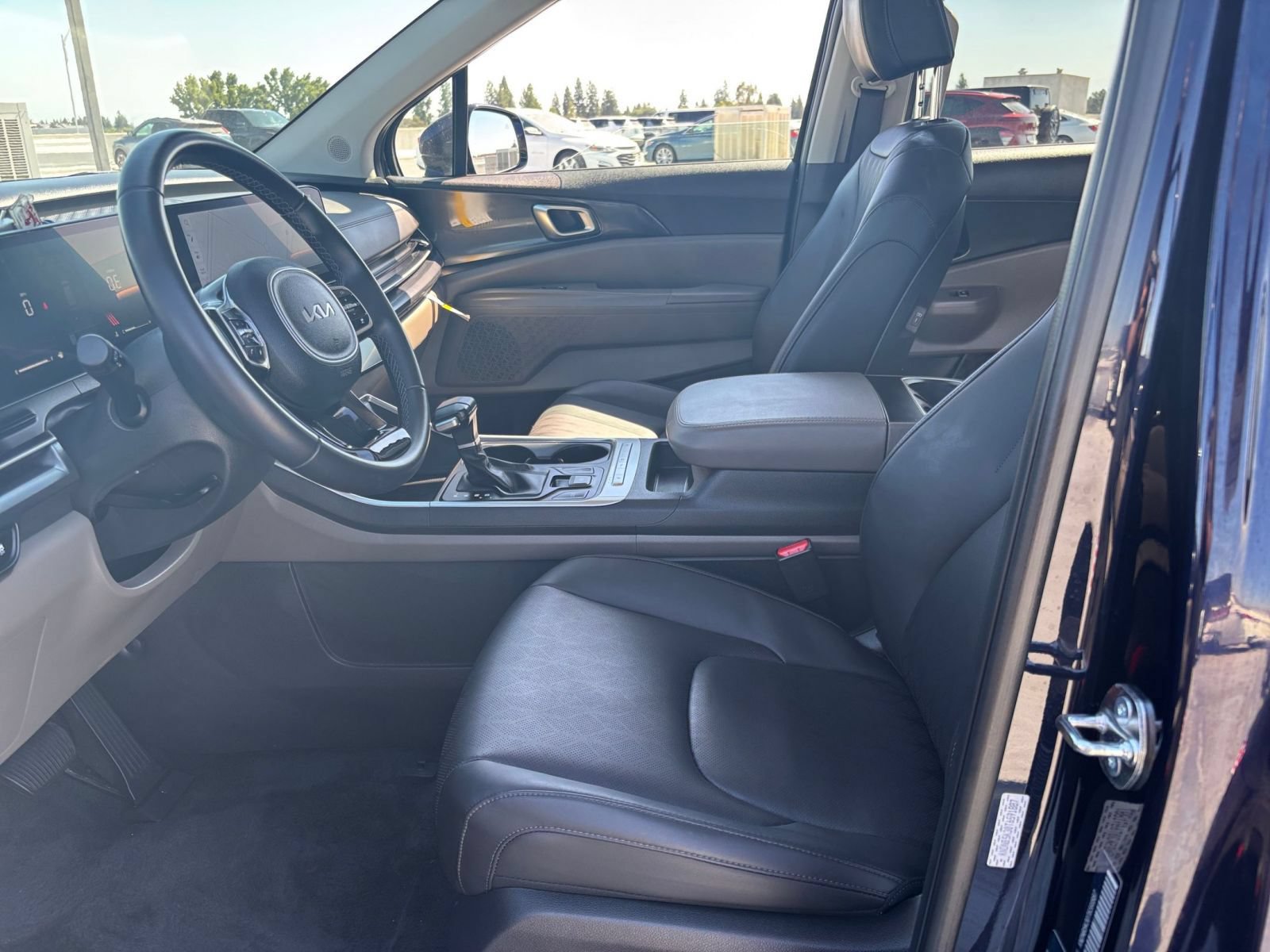 Used 2026 Kia Carnival FWD image 29