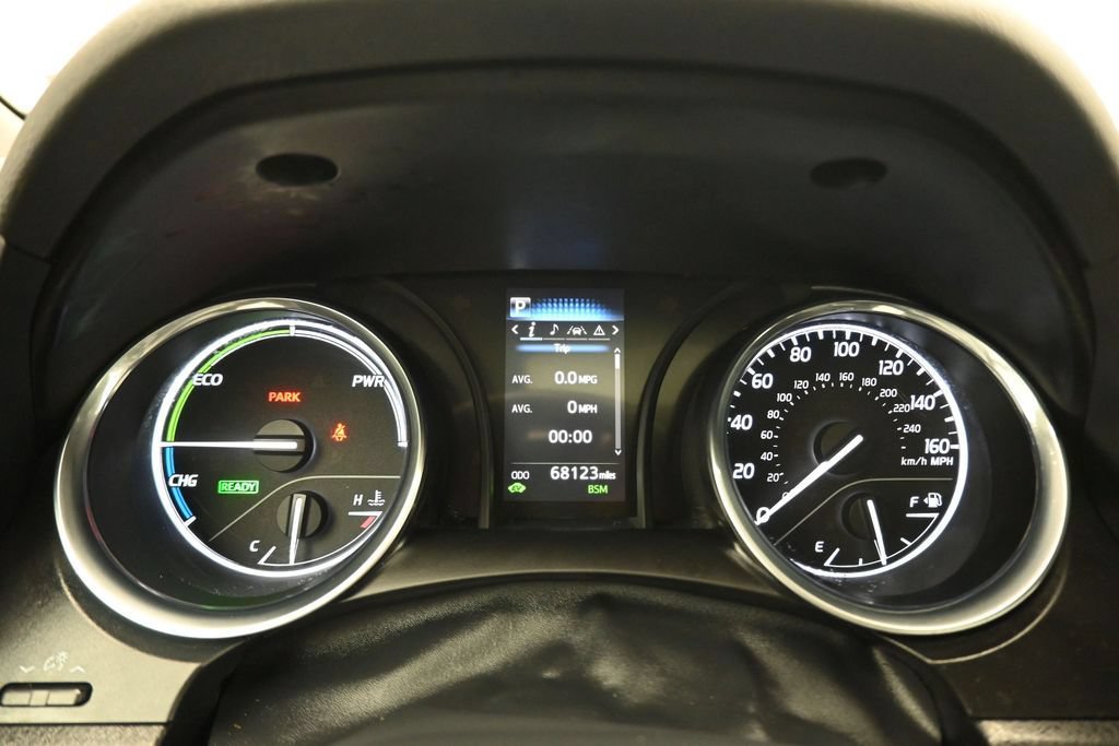 Used 2020 Toyota Camry SE w/ Sunroof Package FWD image 15