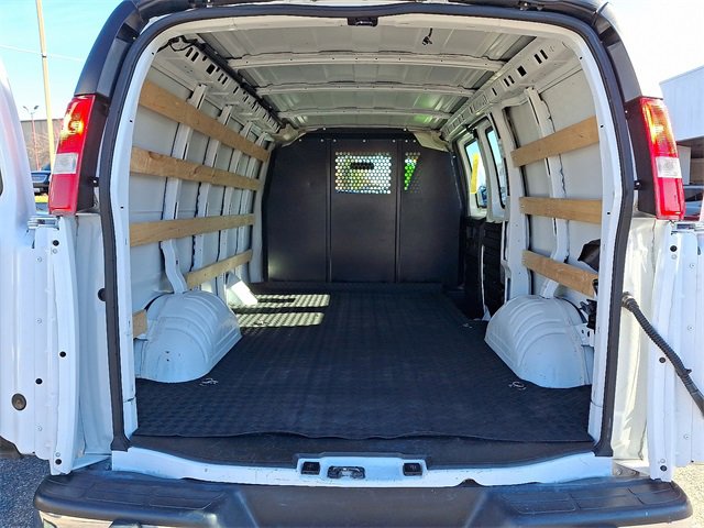Used 2024 GMC Savana 2500 Work Van w/ Driver Convenience Package image 29