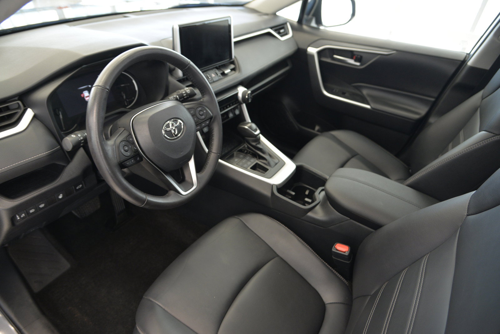 Used 2024 Toyota RAV4 XLE Premium w/ Weather Package AWD/4WD image 10