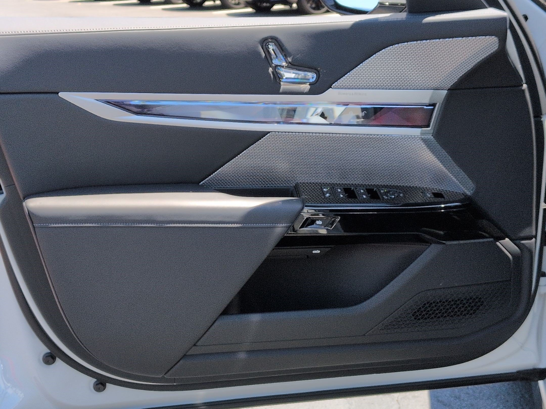 Certified 2025 BMW i7 xDrive60 AWD/4WD image 14
