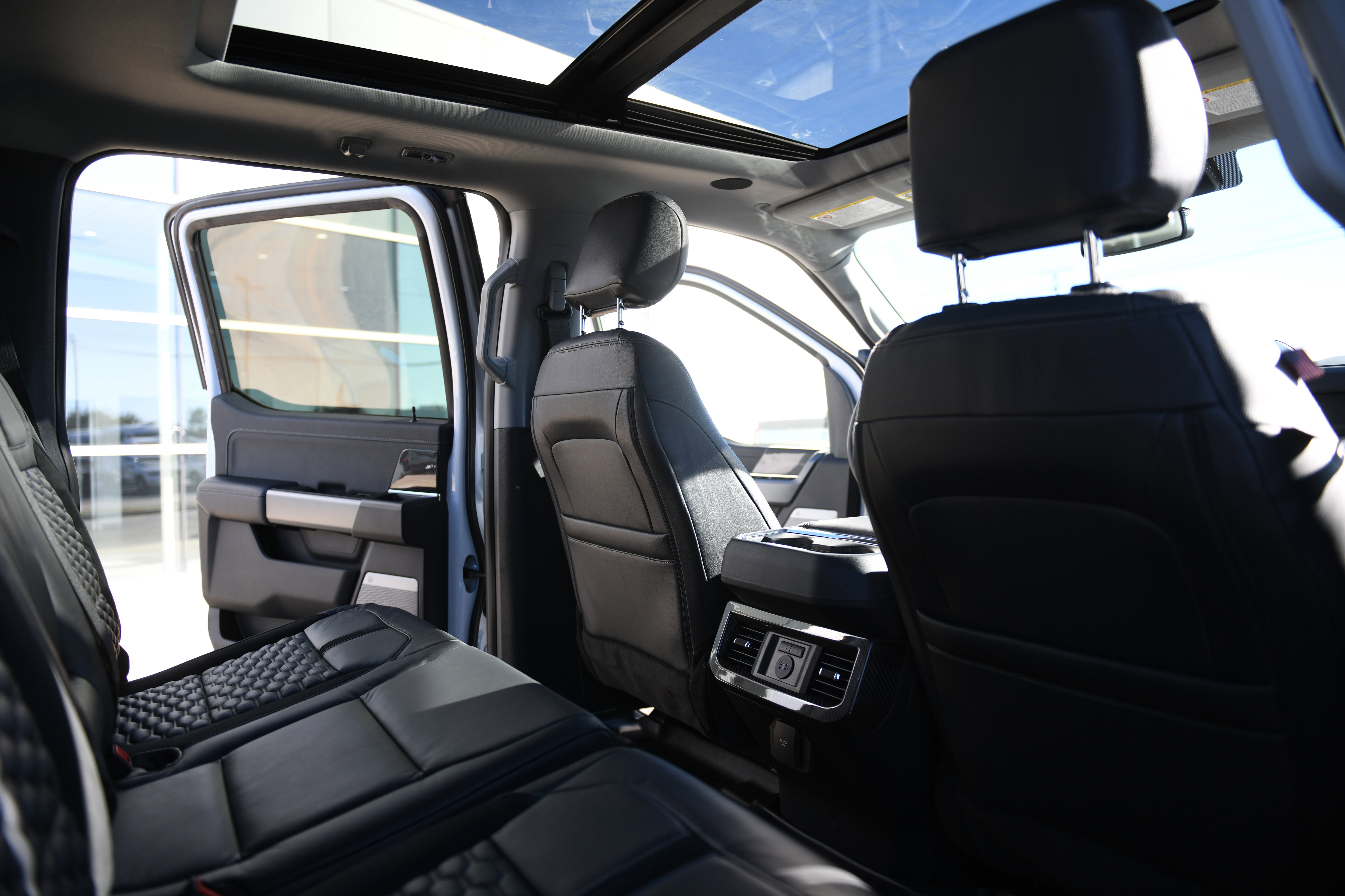 New 2026 Ford F250 Lariat w/ Black Appearance Package image 26