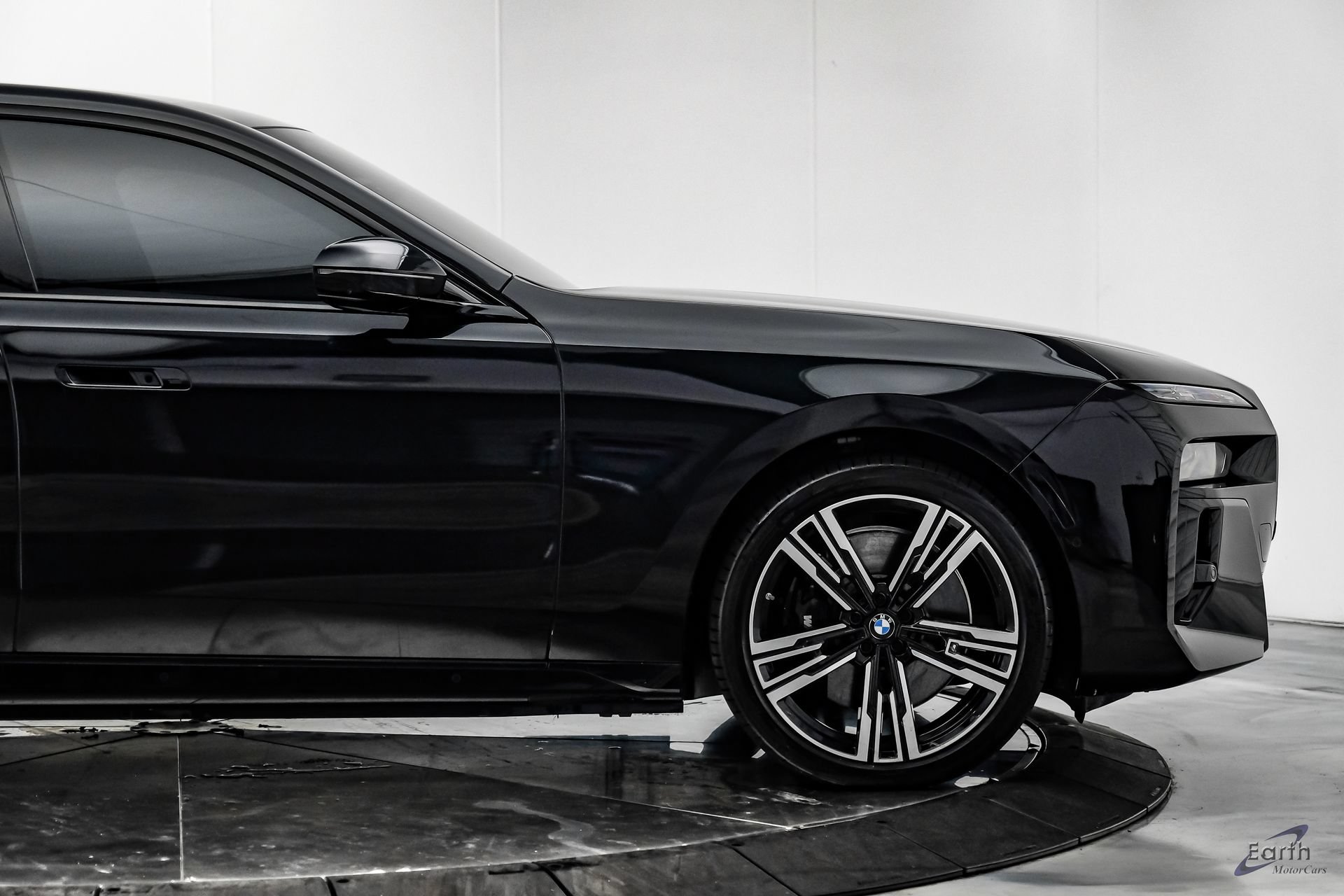Used 2025 BMW i7 xDrive60 w/ Executive Package AWD/4WD image 23