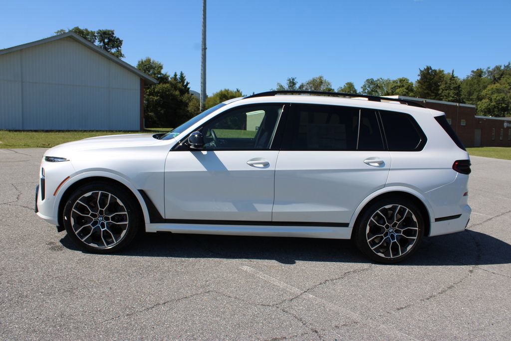 New 2026 BMW X7 M60i image 5