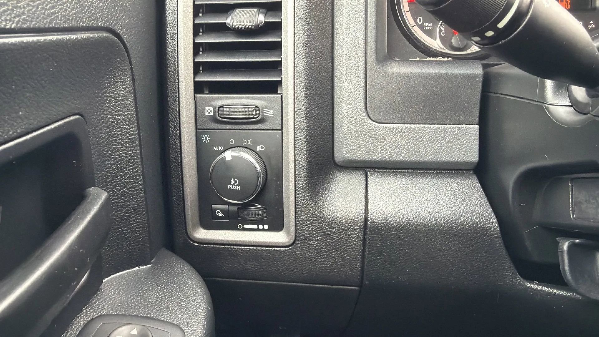Used 2017 RAM 1500 Express AWD/4WD image 14