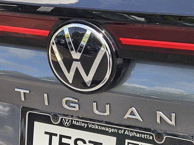 Used 2025 Volkswagen Tiguan SE AWD/4WD image 30