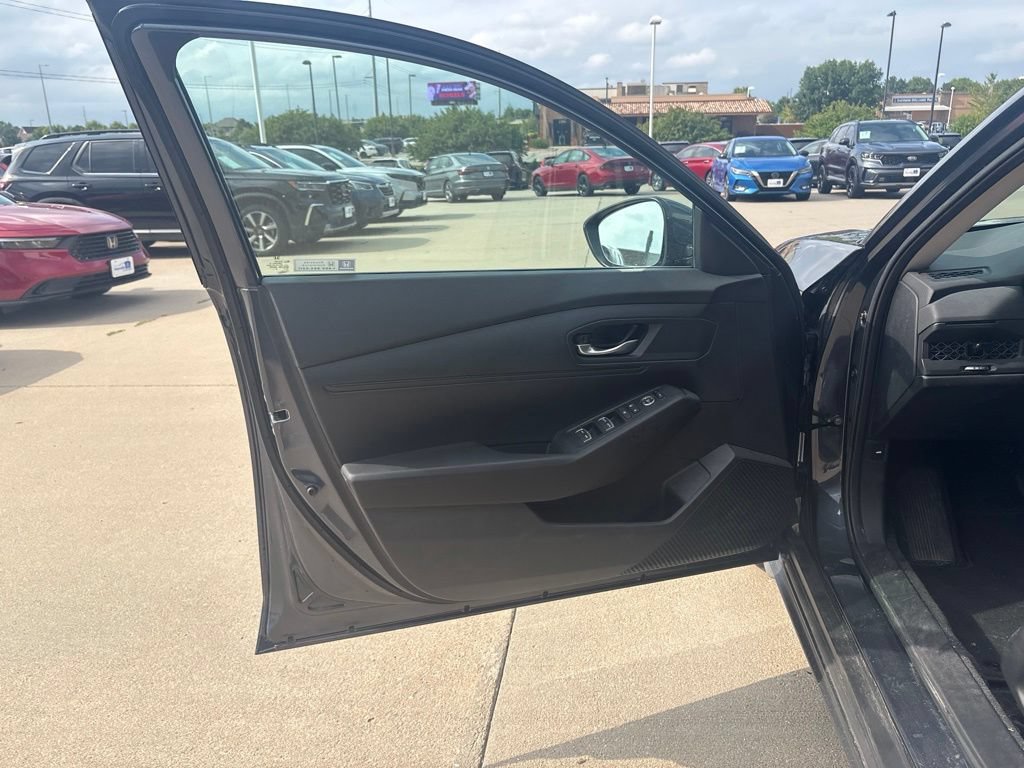 Used 2023 Honda Accord LX image 9