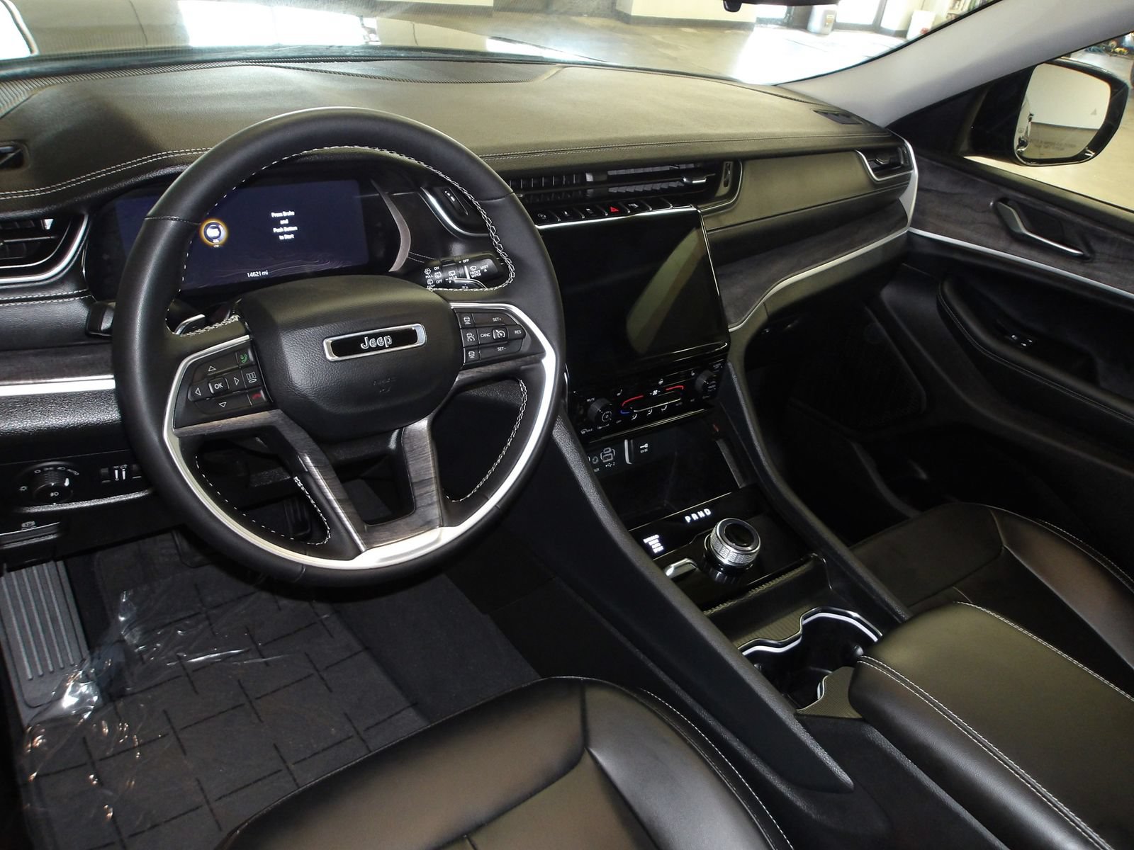 Used 2024 Jeep Grand Cherokee Limited AWD/4WD image 9
