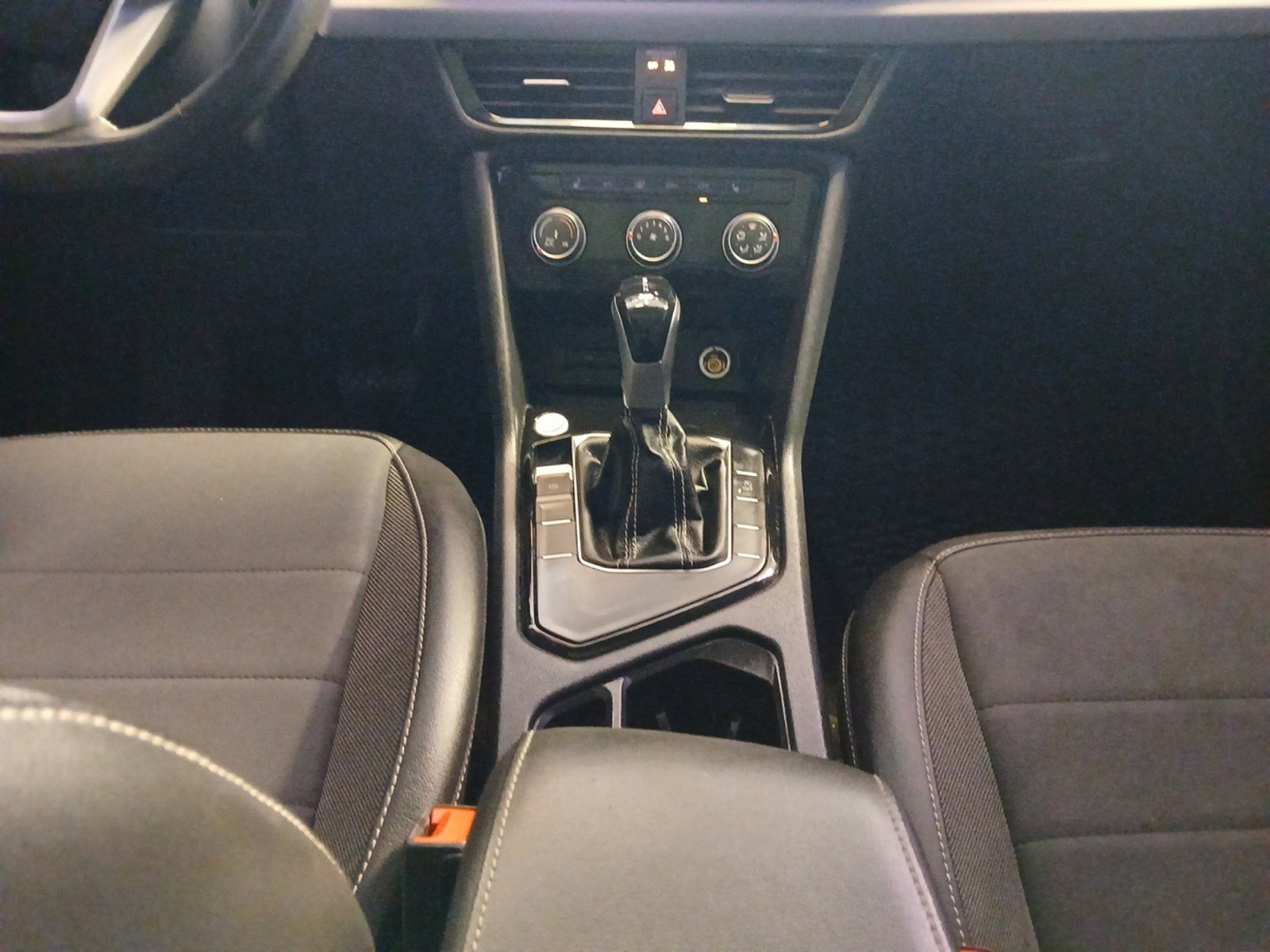 Used 2023 Volkswagen Taos SE w/ Panoramic Sunroof Package image 11