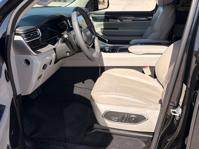 Used 2022 Jeep Wagoneer Series III w/ Flexible Seating Group RWD image 16