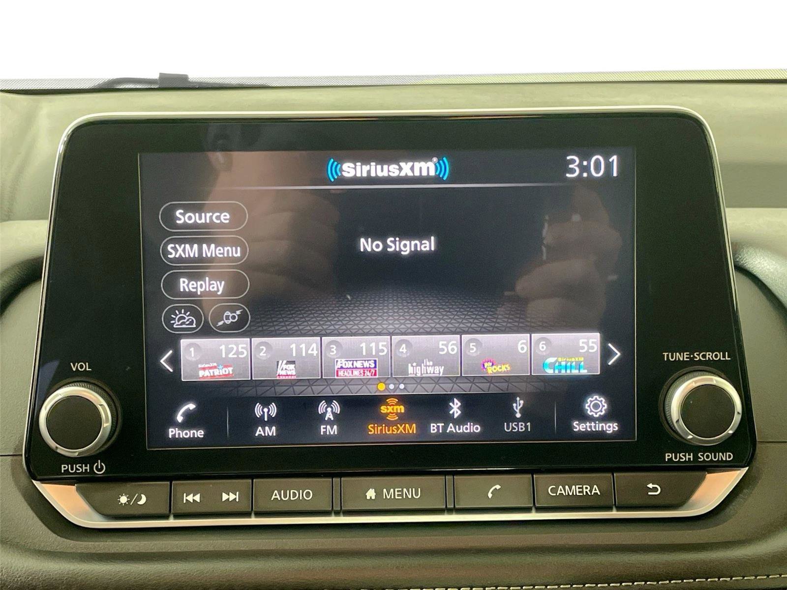 Used 2025 Nissan Rogue SV AWD/4WD image 7