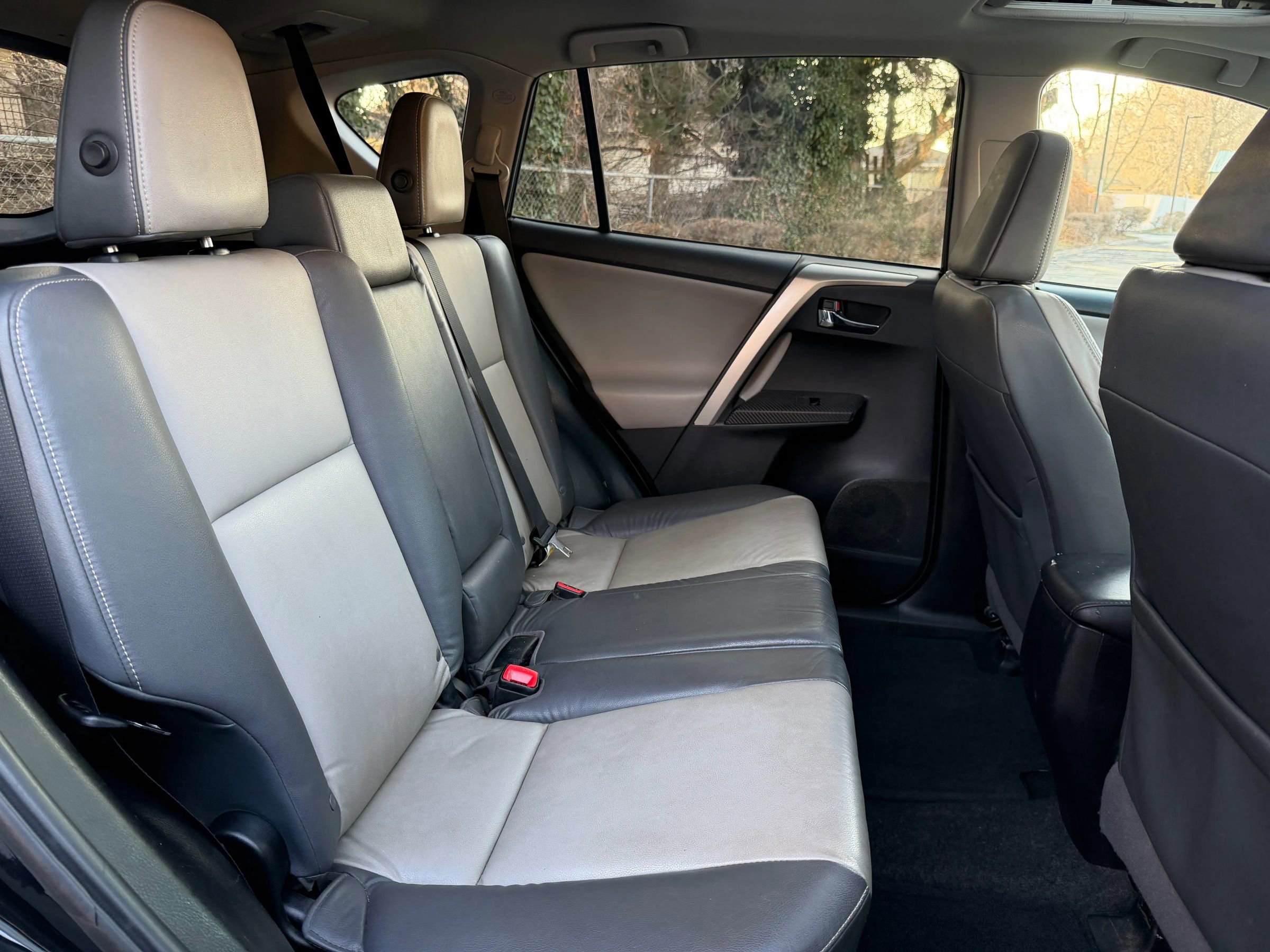 Used 2015 Toyota RAV4 Limited image 37