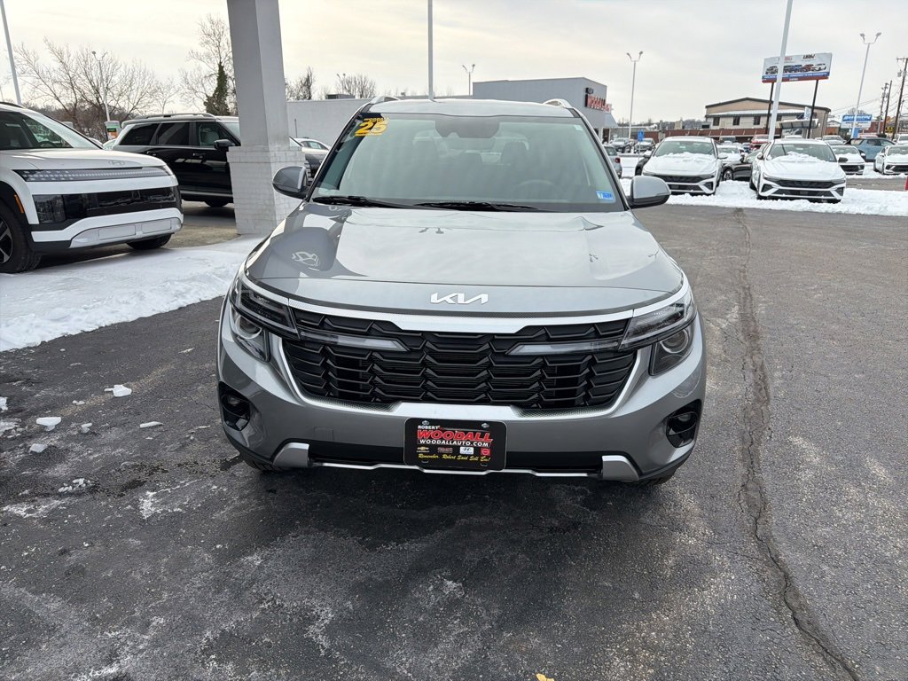 Used 2025 Kia Seltos S image 2