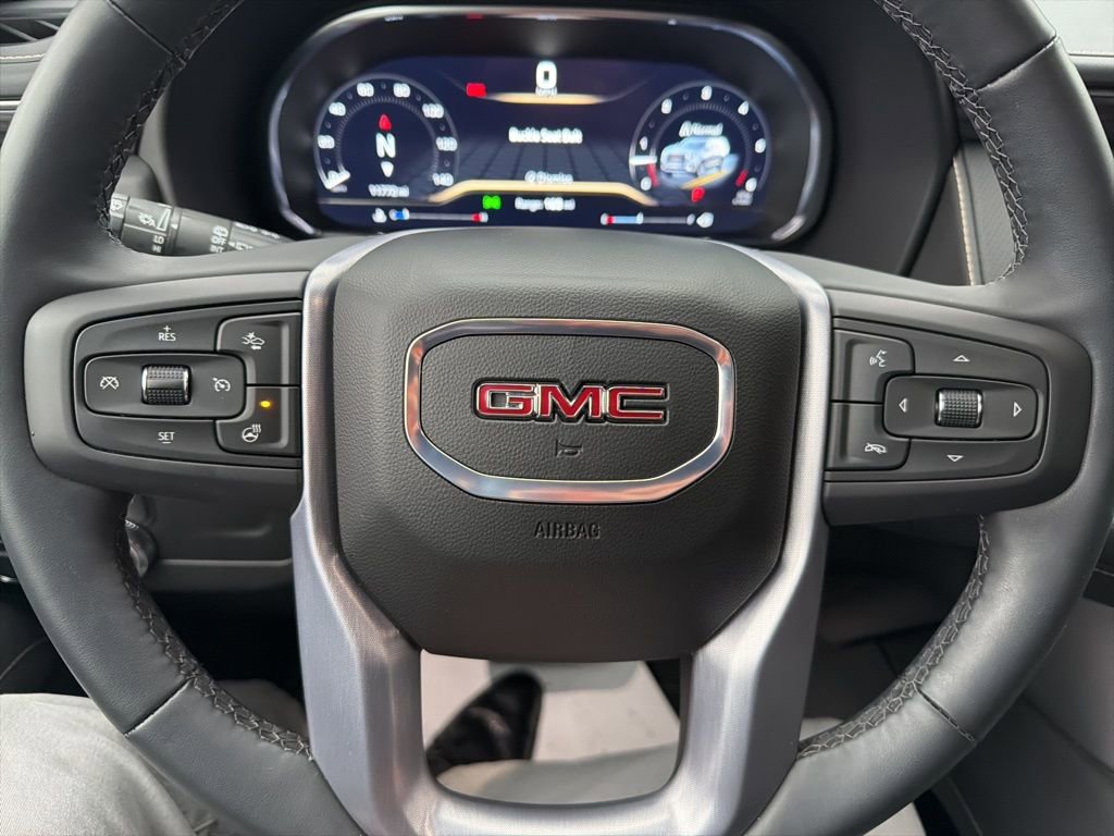 Used 2024 GMC Yukon SLT w/ SLT Luxury Package RWD image 30