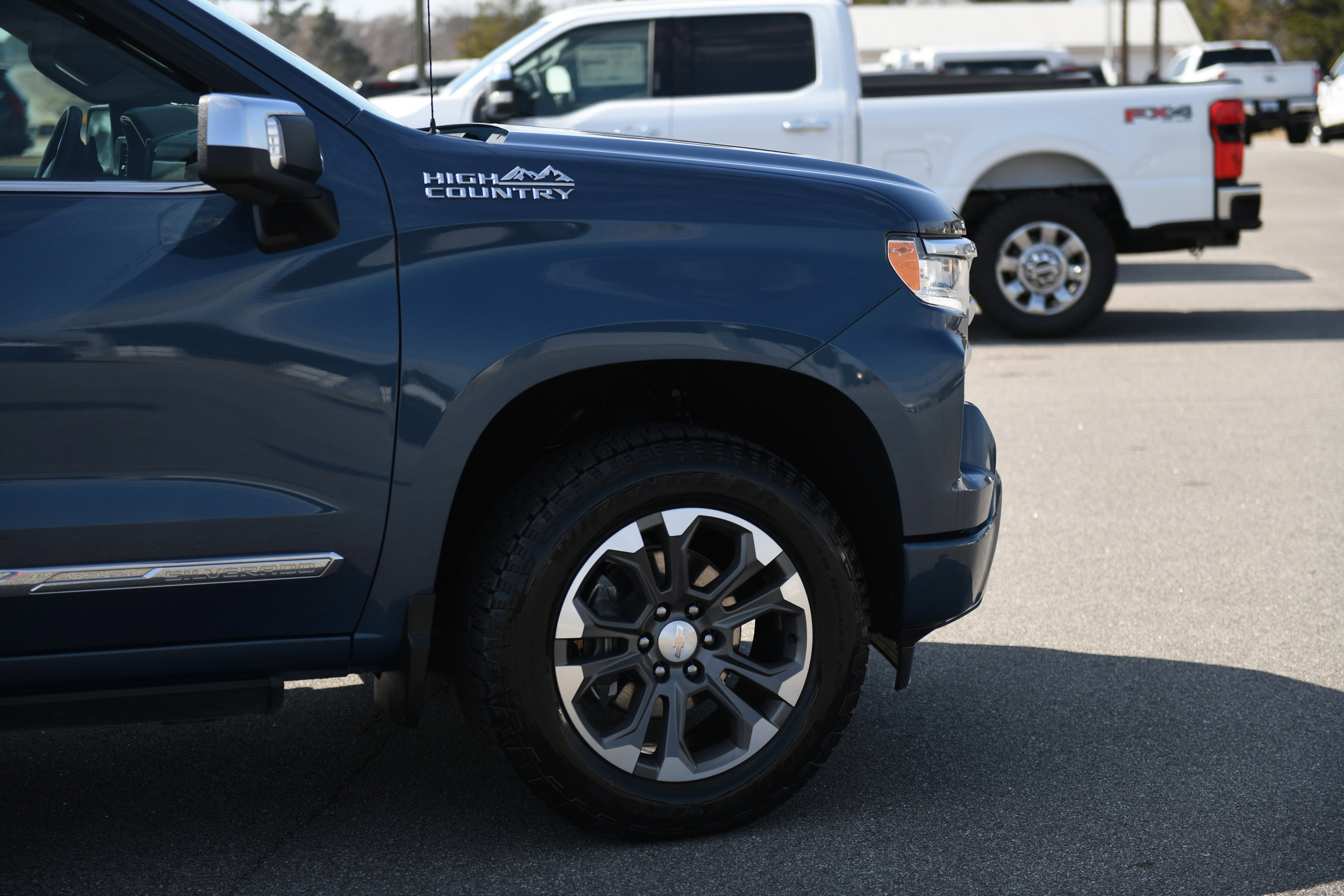 Used 2024 Chevrolet Silverado 1500 High Country w/ Technology Package image 3