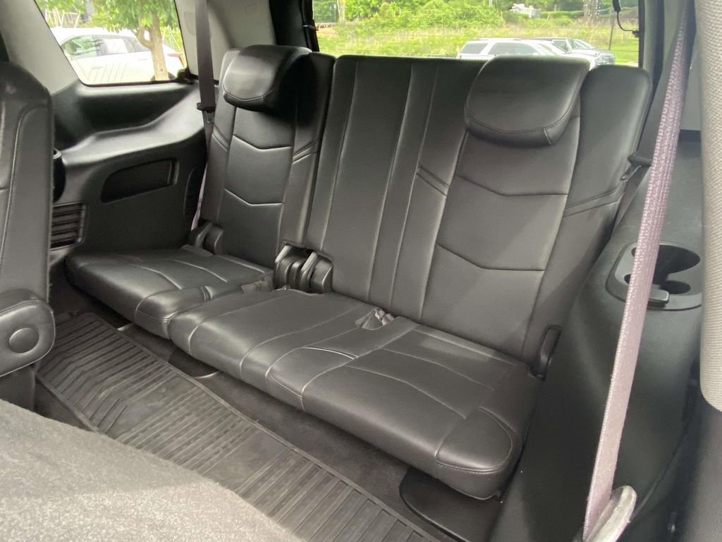 Used 2017 Cadillac Escalade Luxury AWD/4WD image 6