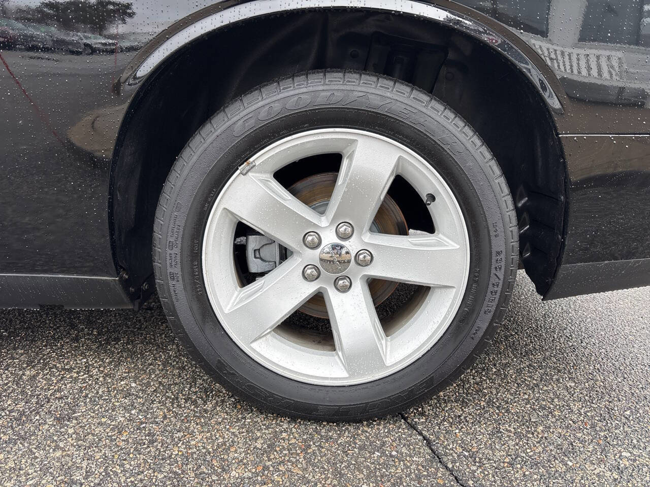 Used 2014 Dodge Challenger R/T RWD image 9