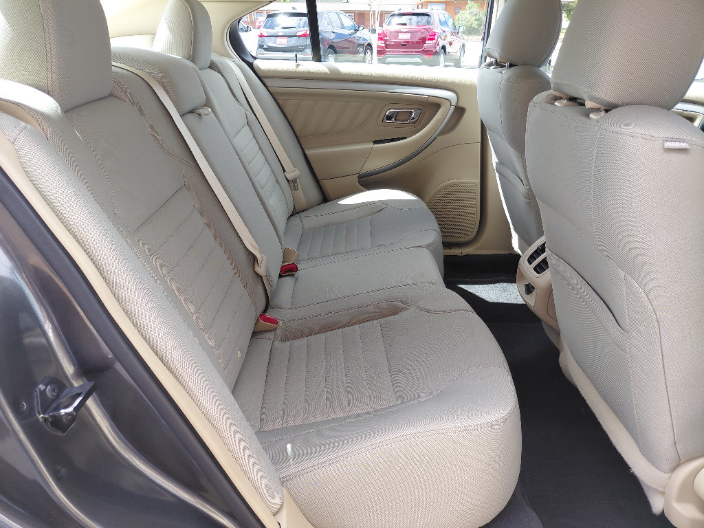 Used 2018 Ford Taurus SE FWD image 11