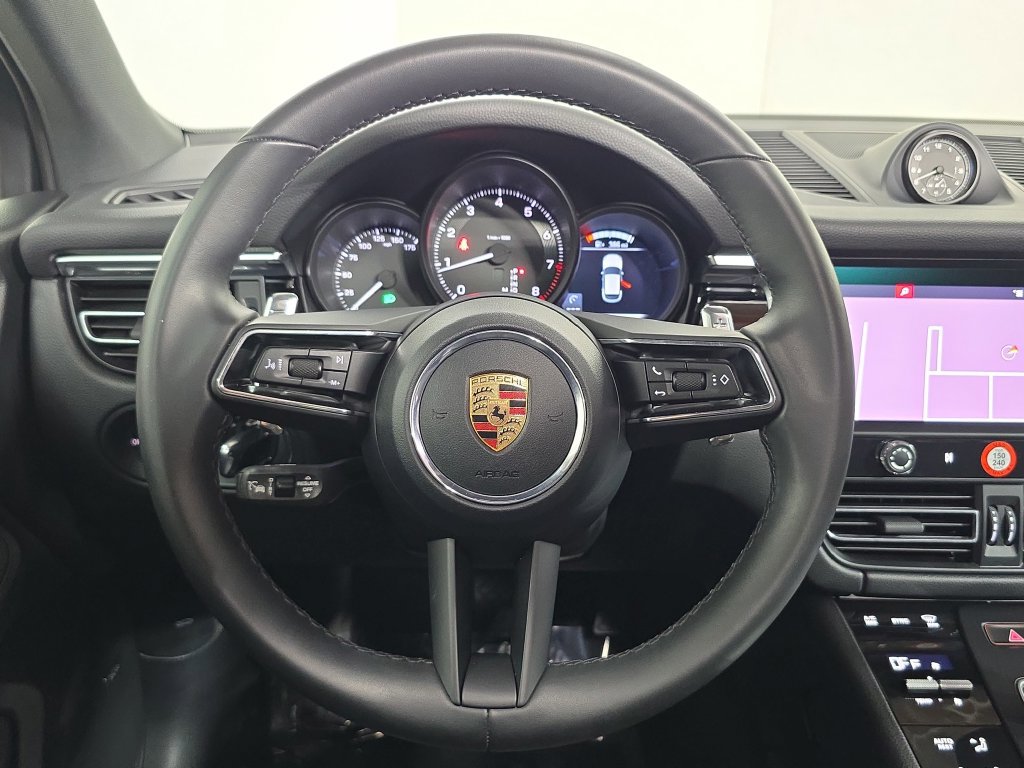 Certified 2026 Porsche Macan AWD/4WD image 14