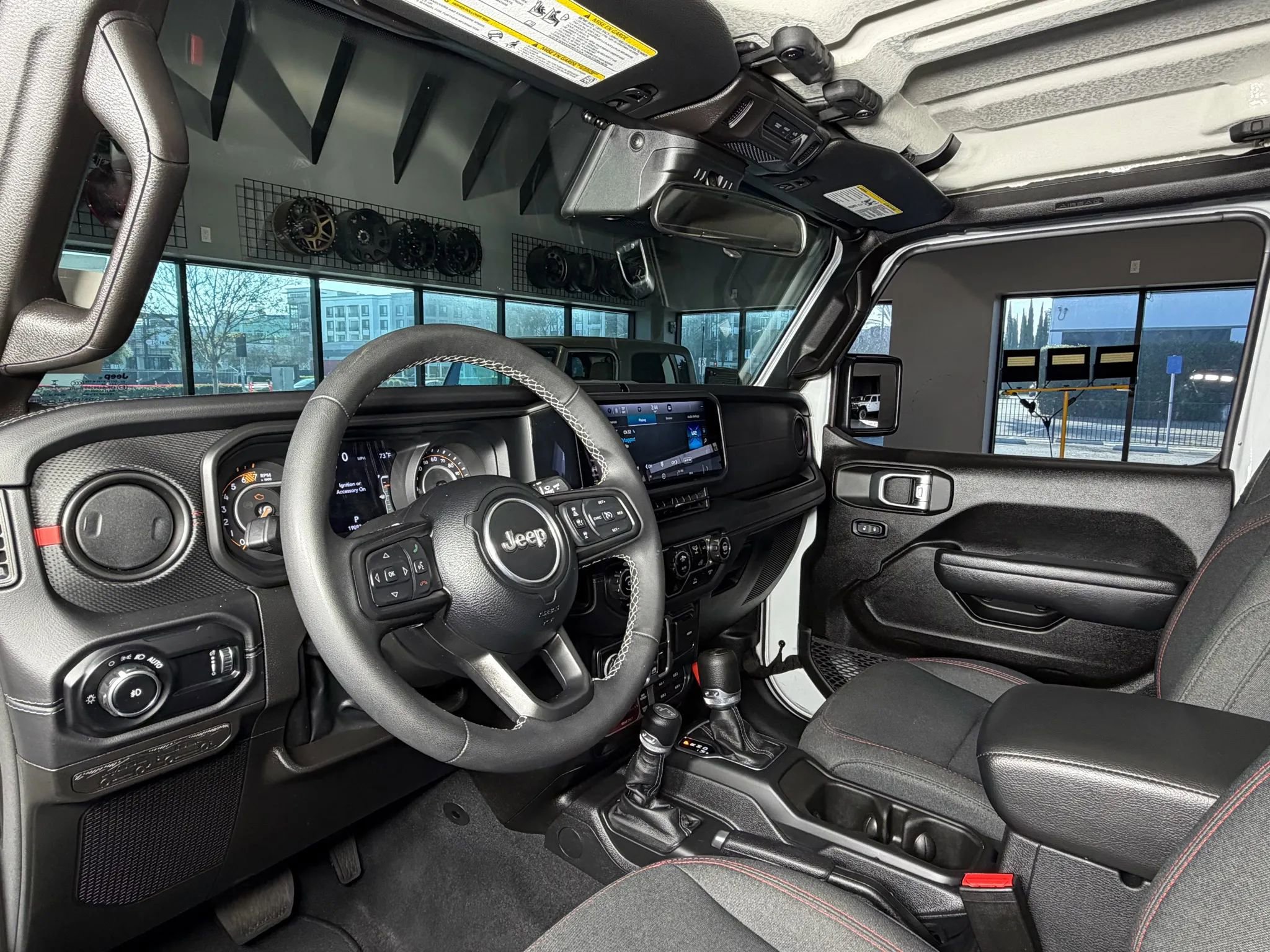 Used 2025 Jeep Wrangler Unlimited Rubicon AWD/4WD image 14