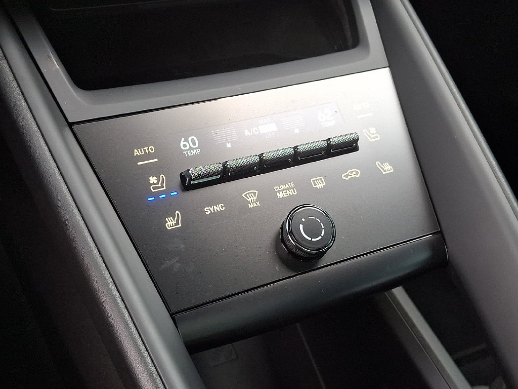 Used 2025 Porsche Macan Electric RWD image 16