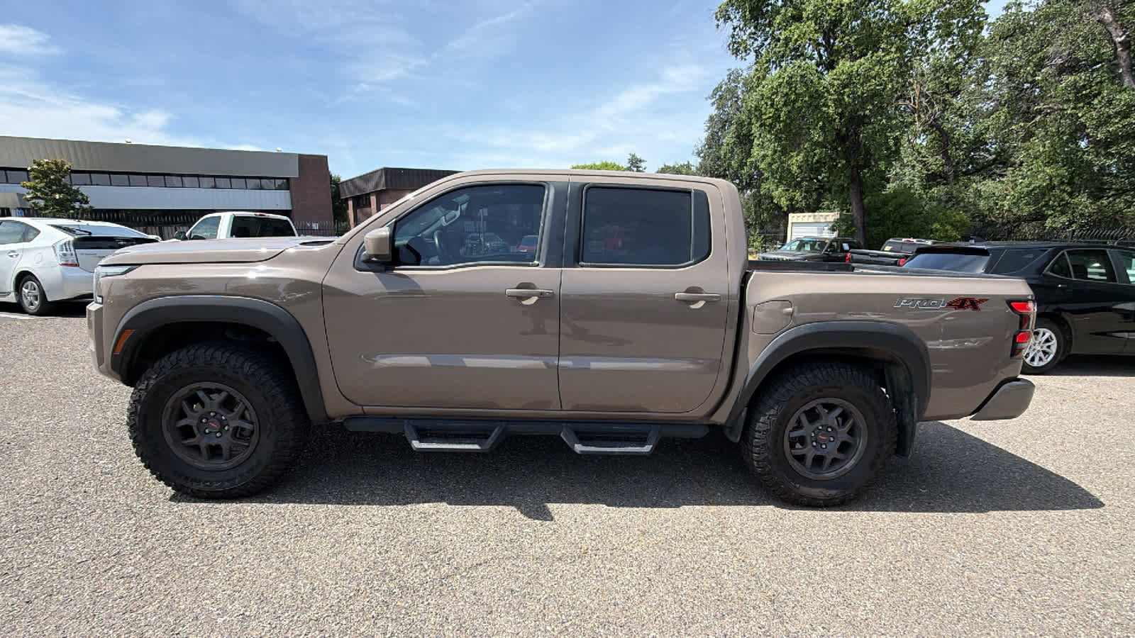 Used 2022 Nissan Frontier PRO-4X w/ Off-Road Protection Package AWD/4WD image 8