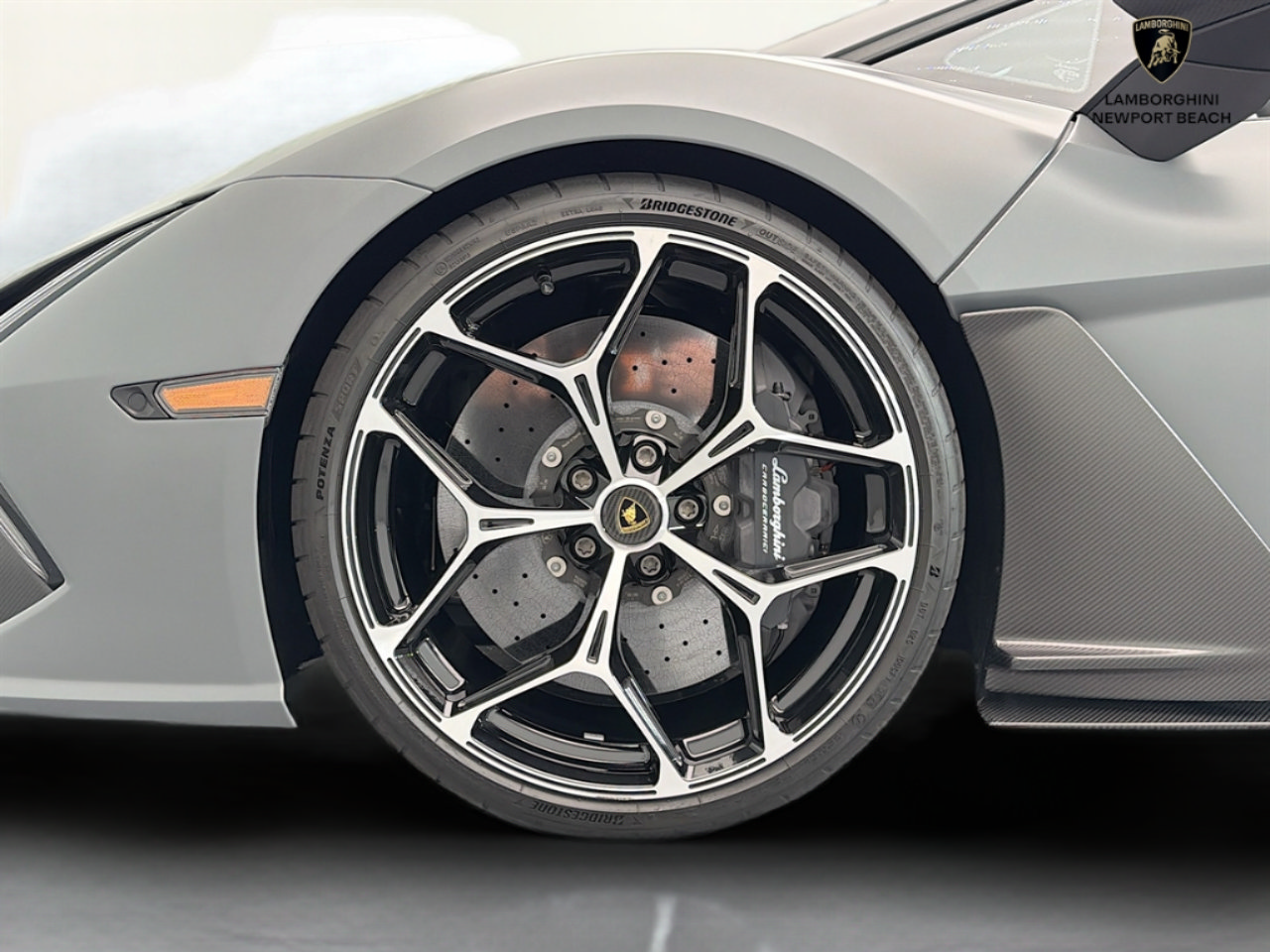 Used 2025 Lamborghini Revuelto AWD/4WD image 24